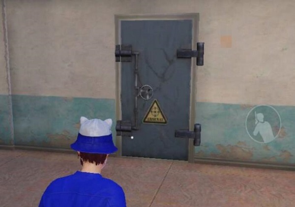 和平精英蓝色被封锁的门背后就是密室